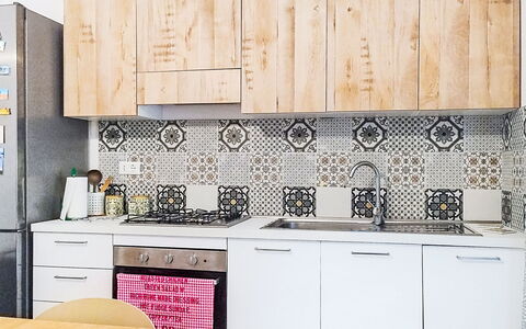 Last Sun Roccella: Flooring, Keuken, Interieur Ontwerp, Verdieping, Tegel, Cabinetry, Kamer, Countertop, Kast