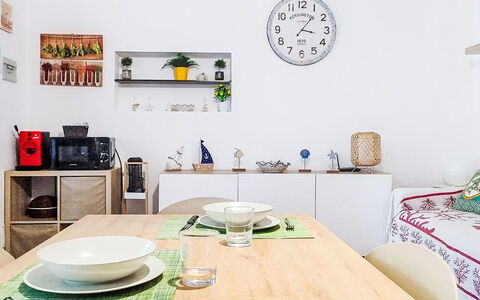 Last Sun Roccella: Meubilair, Interieur Ontwerp, Muur, Kamer, Tafel, Hout, Flooring, Verlichting, Fotolijst, Stellingen