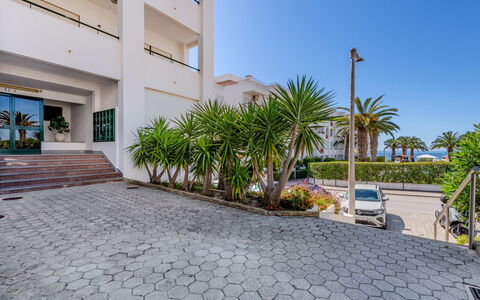 Be My Guest: Hotel, Balkon, Gang