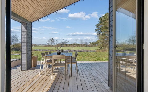 Arisa - 1.2Km from the Sea: Meubilair, Buitenmeubels, Tableware, Tafel, Drinkware, Stoel, Buitentafel, Voedsel, Fles
