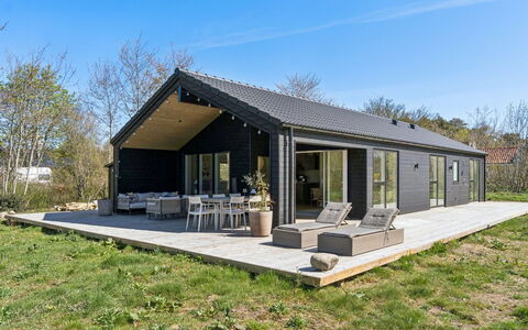 Arisa - 1.2Km from the Sea: Meubilair, Buitenmeubels, Tableware, Tafel, Drinkware, Stoel, Buitentafel, Voedsel, Fles
