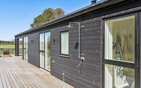 Arisa - 1.2Km from the Sea: Meubilair, Buitenmeubels, Tableware, Tafel, Drinkware, Stoel, Buitentafel, Voedsel, Fles