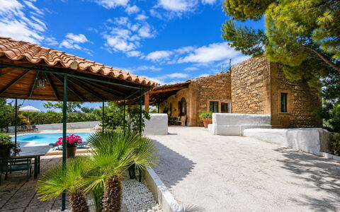 Villa Chiaramonte Gulfi: Blauw, Huis, Zwembad, Schaduw, Eco Hotel, Toevlucht, Buitenmeubels, Hacienda, Landgoed, Villa