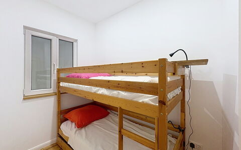 Ferienwohnung Heritage View Bacharach: Hout, Flooring, Verdieping, Interieur Ontwerp, Slaapkamer, Bed, Houten Vloer, Kamer, Meubilair, Stapelbed