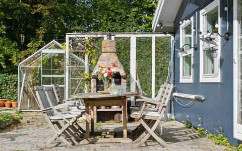 Aleksia - 1.4Km from the Sea: Vegetation, Struik, De Lente, Verblijf, Tuin, Schaduw, Backyard, Werf, Stoel
