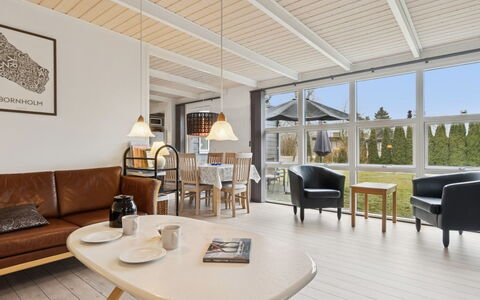 Gittel - 200M from the Sea: Meubilair, Interieur Ontwerp, Flooring, Hout, Verdieping, Plafond, Stoel, Bankstel, Woonkamer, Houten Vloer
