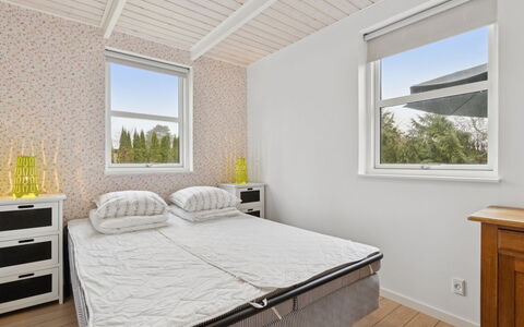 Gittel - 200M from the Sea: Slaapkamer, Hout, Interieur Ontwerp, Bed, Plafond, Verdieping, Laken, Flooring, Bedding, Huis