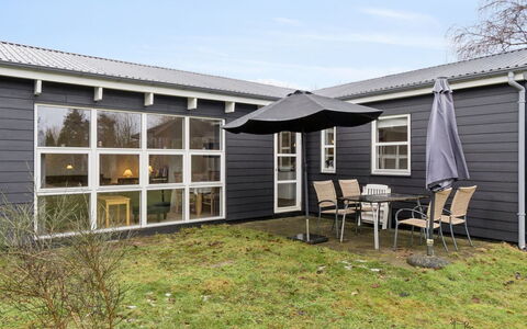 Gittel - 200M from the Sea: Siding, Huis, Dak, Huis, Verblijf, Deur, Werf, Tuin, Backyard, Gazon