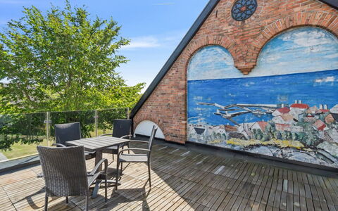 Skjold - 250M from the Sea: Gebouw, Huis, Venster, Huis, Dak, Woongebied, Struik, Verblijf, Land Lot