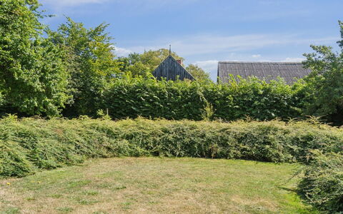 Skjold - 250M from the Sea: Gebouw, Huis, Venster, Huis, Dak, Woongebied, Struik, Verblijf, Land Lot