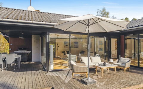 Alvilda - 200M from the Sea: Meubilair, Buitenmeubels, Tableware, Tafel, Drinkware, Stoel, Buitentafel, Voedsel, Fles