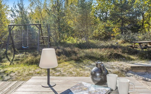 Alvilda - 200M from the Sea: Meubilair, Buitenmeubels, Tableware, Tafel, Drinkware, Stoel, Buitentafel, Voedsel, Fles