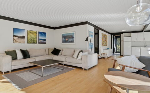 Alvilda - 200M from the Sea: Interieur Ontwerp, Meubilair, Flooring, Verdieping, Bankstel, Plafond, Hout, Woonkamer, Houten Vloer, Kamer