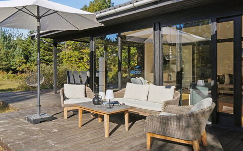 Alvilda - 200M from the Sea: Hout, Meubilair, Buitenmeubels, Veranda, Huis, Stoel, Deur, Buitentafel, Schaduw, Dek