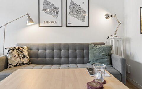 Anabella - 6Km from the Sea: Meubilair, Interieur Ontwerp, Bankstel, Flooring, Muur, Verdieping, Hout, Kamer, Huis, Woonkamer