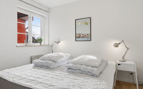 Anabella - 6Km from the Sea: Bed, Slaapkamer, Meubilair, Interieur Ontwerp, Bedding, Verdieping, Flooring, Laken, Linens, Bed Frame