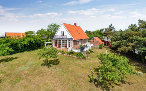Hughlek - 450M from the Sea: Gebouw, Huis, Venster, Huis, Dak, Woongebied, Struik, Verblijf, Land Lot