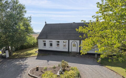 Ofelia - 4Km from the Sea: Dak, Huis, Huis, Verblijf, Deur, Siding, Landgoed, Gazon, Werf, Veranda