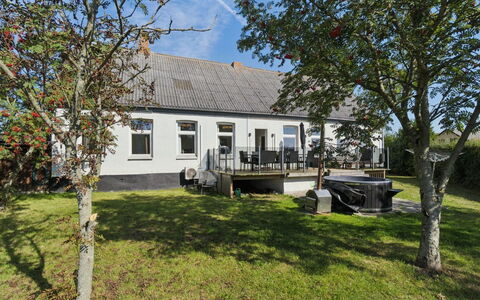 Ofelia - 4Km from the Sea: Dak, Huis, Huis, Verblijf, Deur, Siding, Landgoed, Gazon, Werf, Veranda