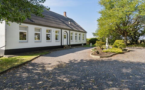 Ofelia - 4Km from the Sea: Dak, Huis, Huis, Verblijf, Deur, Siding, Landgoed, Gazon, Werf, Veranda