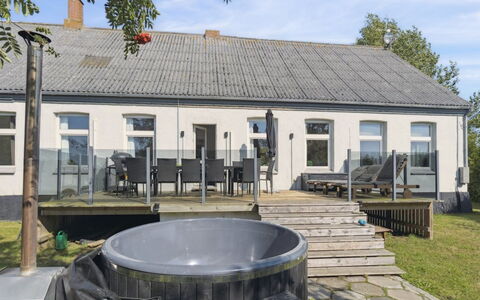 Ofelia - 4Km from the Sea: Dak, Huis, Huis, Verblijf, Deur, Siding, Landgoed, Gazon, Werf, Veranda