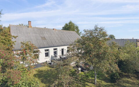 Ofelia - 4Km from the Sea: Dak, Huis, Huis, Verblijf, Deur, Siding, Landgoed, Gazon, Werf, Veranda