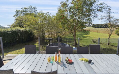 Ofelia - 4Km from the Sea: Dak, Huis, Huis, Verblijf, Deur, Siding, Landgoed, Gazon, Werf, Veranda