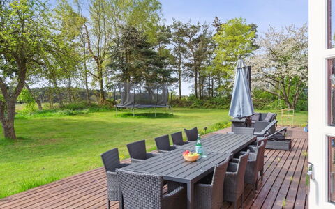 Jerg - 1Km from the Sea: Meubilair, Hardwood, Tuin, Schaduw, Stoel, Dek, Buitenmeubels, Houten Vloer, Plank, Gazon