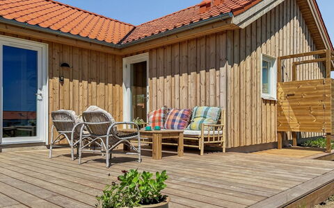Nani - 500M from the Sea: Dak, Huis, Huis, Verblijf, Deur, Siding, Landgoed, Gazon, Werf, Veranda