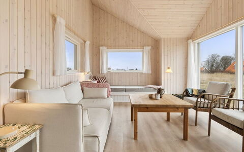 Nani - 500M from the Sea: Hout, Flooring, Verdieping, Huis, Houten Vloer, Hardwood, Plank, Verblijf, Beits, Woonkamer