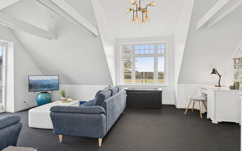 Carola - 1Km from the Sea: Flooring, Verdieping, Interieur Ontwerp, Plafond, Kamer, Meubilair, Tapijt, Appartement, Houten Vloer, Woonkamer