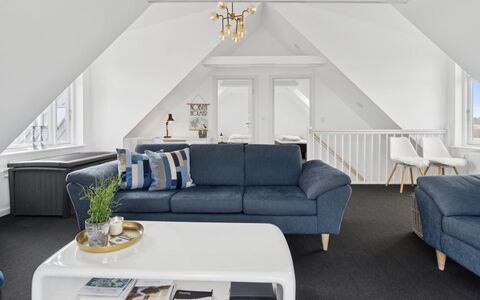 Carola - 1Km from the Sea: Meubilair, Interieur Ontwerp, Flooring, Hout, Verdieping, Plafond, Bankstel, Kamer, Woonkamer, Verlichting