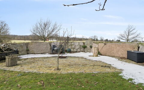 Carola - 1Km from the Sea: Lucht, Land Lot, Tuin, Bodem, Gazon, Backyard, Landscaping, Werf, Stenen Muur, Oprit