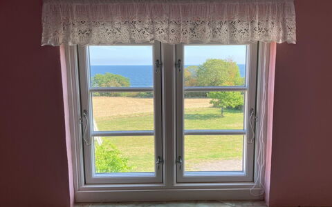Hening - 150M from the Sea: Gebouw, Huis, Venster, Huis, Dak, Woongebied, Struik, Verblijf, Land Lot