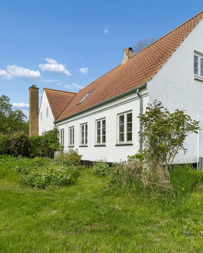 Hening - 150M from the Sea