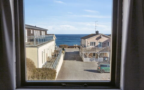 Amilia - 100M from the Sea: Vegetation, Struik, De Lente, Verblijf, Tuin, Schaduw, Backyard, Werf, Stoel