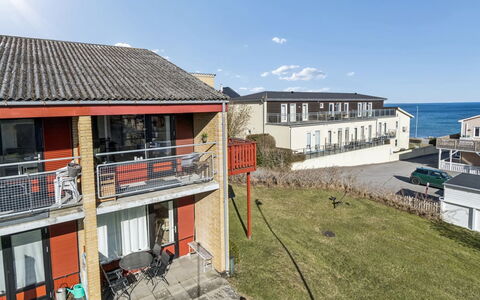Amilia - 100M from the Sea: Vegetation, Struik, De Lente, Verblijf, Tuin, Schaduw, Backyard, Werf, Stoel