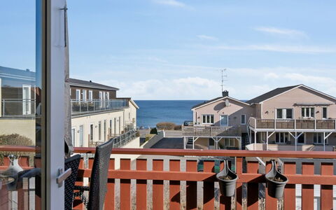 Amilia - 100M from the Sea: Vegetation, Struik, De Lente, Verblijf, Tuin, Schaduw, Backyard, Werf, Stoel