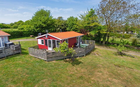 Auti - 300M from the Sea: Woongebied, Struik, Huis, Huis, Tuin, Landgoed, Schaduw, Landscaping, Gazon