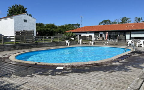 Auti - 300M from the Sea: Woongebied, Struik, Huis, Huis, Tuin, Landgoed, Schaduw, Landscaping, Gazon