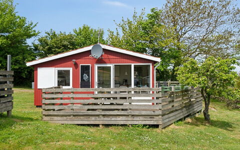 Auti - 300M from the Sea: Woongebied, Struik, Huis, Huis, Tuin, Landgoed, Schaduw, Landscaping, Gazon