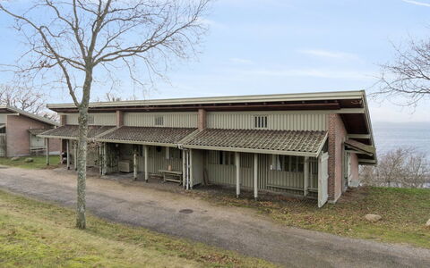 Arnt - 100M from the Sea: Woongebied, Struik, Huis, Huis, Tuin, Landgoed, Schaduw, Landscaping, Gazon