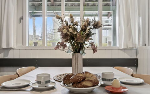 Arnt - 100M from the Sea: Meubilair, Interieur Ontwerp, Tafel, Tableware, Textiel, Verlichting, Keuken En Eettafel, Eetkamer, Stoel, Kamer