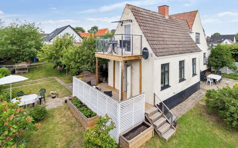 Elso - 5Km from the Sea: Lucht, Gebouw, Venster, Huis, Woongebied, Dak, Huis, Facade, Architectuur, Verblijf