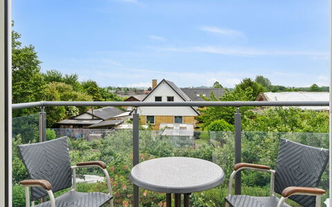 Elso - 5Km from the Sea: Meubilair, Buitenmeubels, Stoel, Buitentafel, Balkon, Keuken En Eettafel, Hek, Veranda, Dek, Leuning