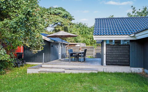 Vilmar - 250M from the Sea: Huis, Huis, Dak, Woongebied, Struik, Schaduw, Verblijf, Land Lot, Siding, Tuin
