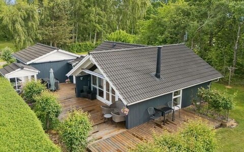 Loreia - 350M from the Sea: Dak, Huis, Huis, Verblijf, Landgoed, Groundcover, Siding, Tuin, Werf, Landscaping