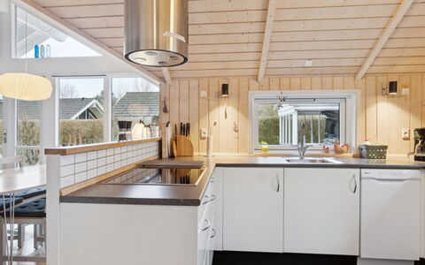 Loreia - 350M from the Sea: Keuken, Countertop, Hout, Interieur Ontwerp, Plafond, Flooring, Toestel Van De Keuken, Huis, Cabinetry, Lichte Inrichting