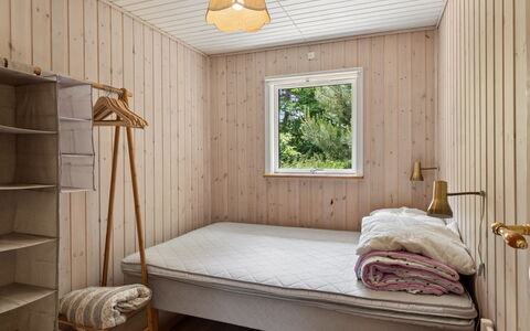 Elisej - 350M from the Sea: Flooring, Hout, Verdieping, Interieur Ontwerp, Slaapkamer, Plafond, Meubilair, Houten Vloer, Kamer, Bed