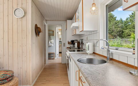 Elisej - 350M from the Sea: Hout, Flooring, Verdieping, Huis, Countertop, Hardwood, Beits, Keuken, Houten Vloer, Plafond